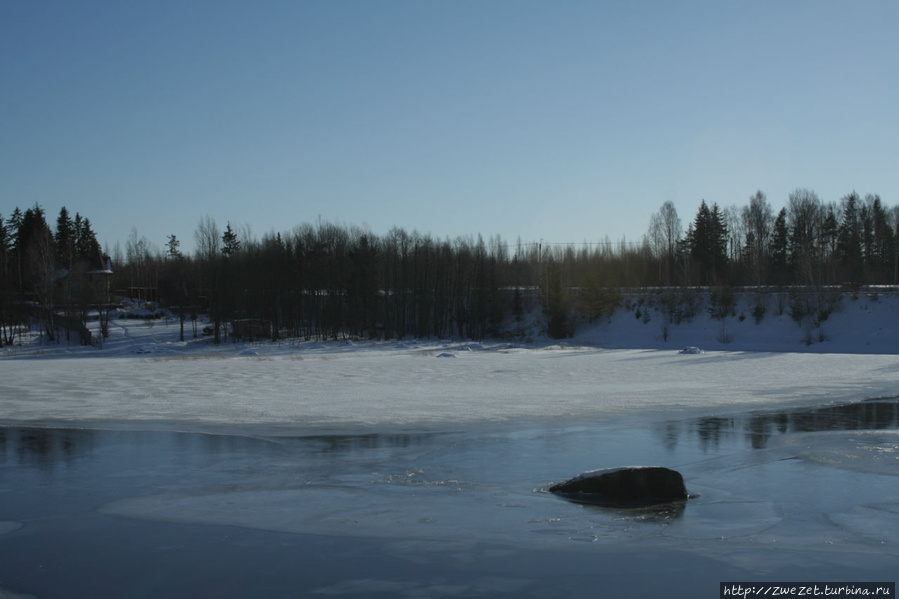 Теплая нынешняя зима не позволила Ниемильскому проливу замерзнуть полностью Высоцк, Россия
