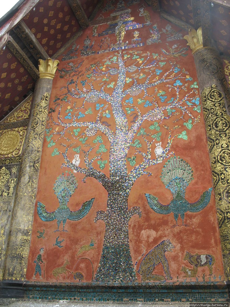 Сим монастыря Сиенгтхонг. Мозаика Дерево жизни Луанг-Прабанг, Лаос