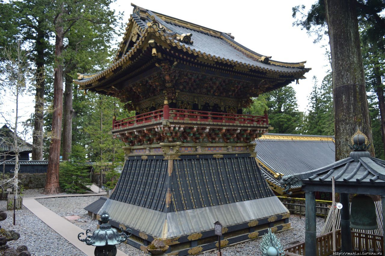 Павильон Хондзидо, называемый ещё храмом поющего или плачущего дракона. Никко, Япония