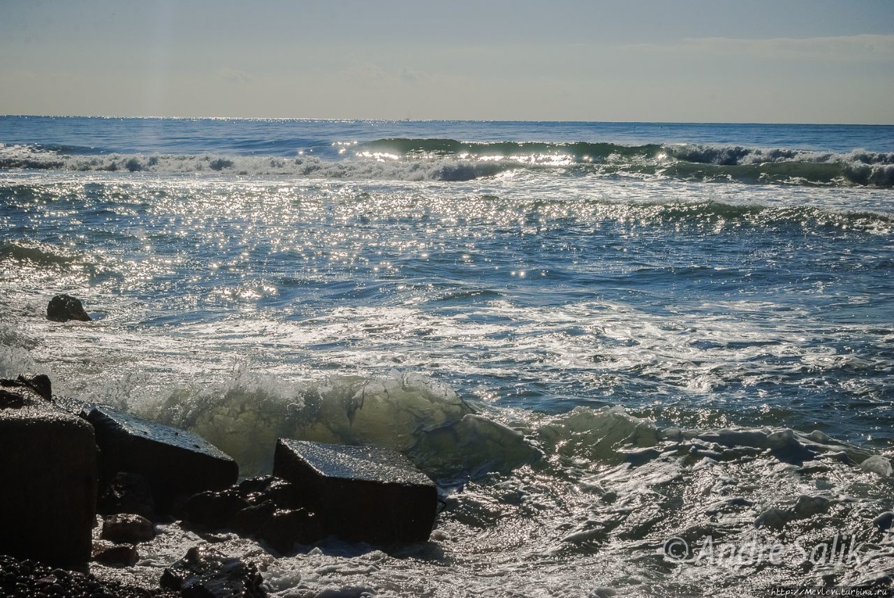 Прибой на Средиземном Ситжес, Испания