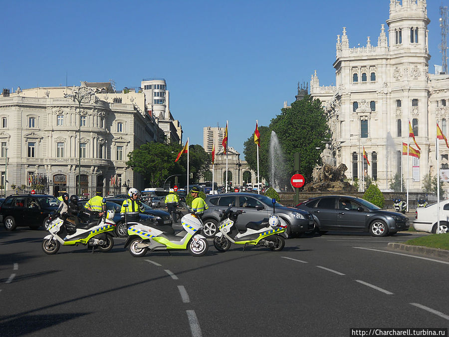 Ну, и сложно себе в последее время представить Мадрид без демонтсраций и перегороженных полицией улиц Мадрид, Испания