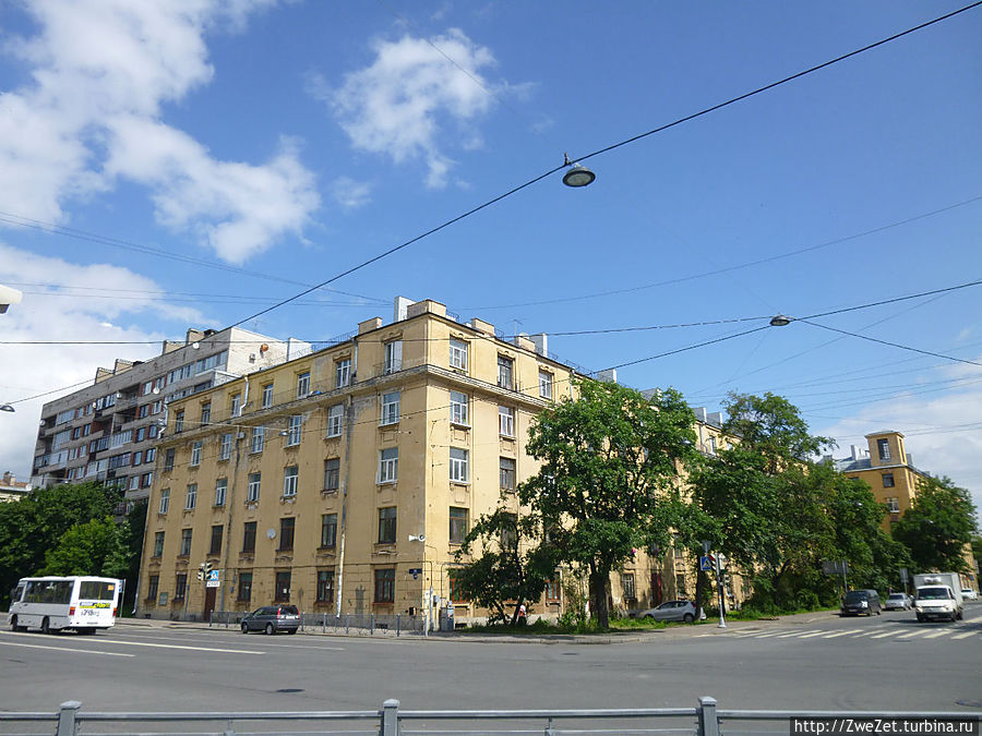 Я этим городом храним. 