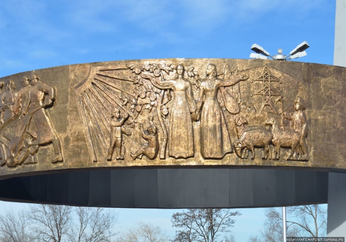 Памятник «Дружба народов Карачаево-Черкесии» / Mon.Friendship of the peoples of Karachay-Cherkes