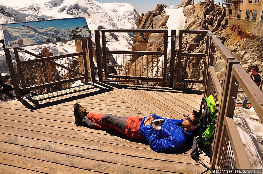На террасе Южного пика можно даже вздремнуть... Рона-Альпы, Франция
