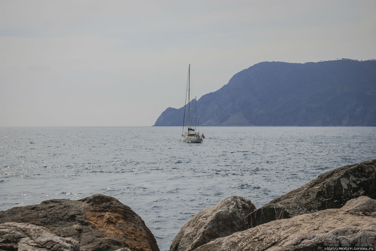 Прогулка в Vernazza, La Spezia, Италия Вернаска, Италия