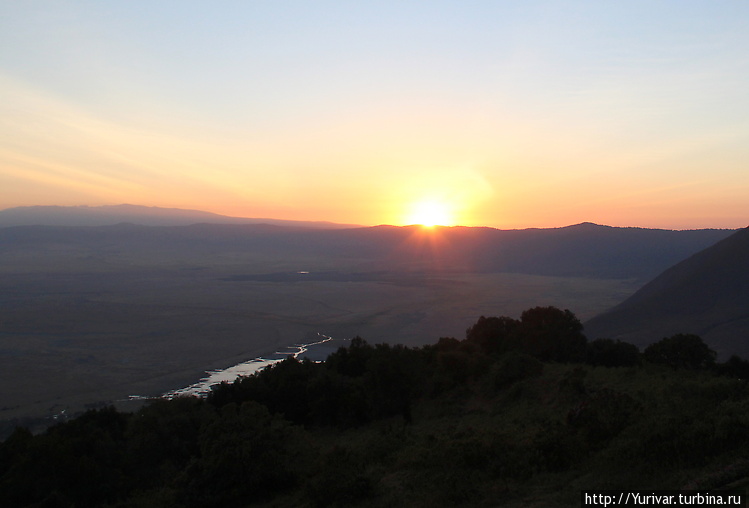 Восход Солнца над Нгоронг