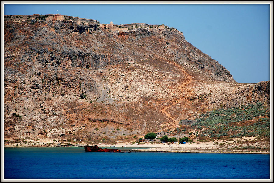Венецианская крепость на пиратском острове Грамвуса Остров Крит, Греция
