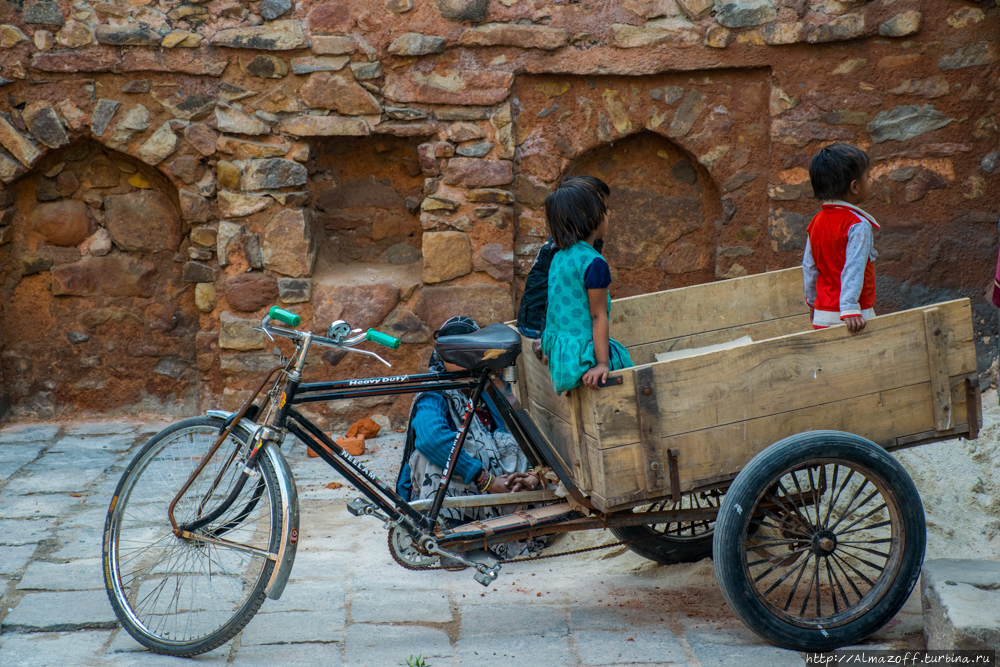 Хаус Кхаз — деревня и исторический комплекс Дели, Индия