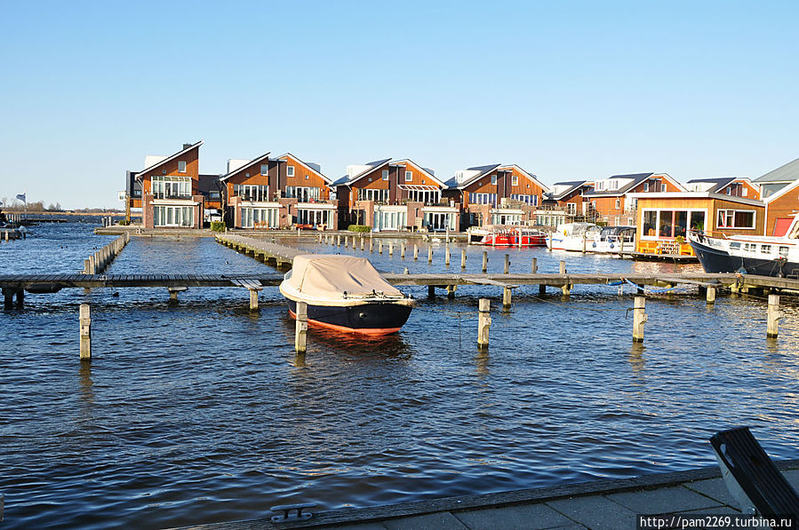 Внутренняя парковка для лодок Эйтгест, Нидерланды