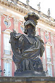 Статуи, украшающие Новый дворец