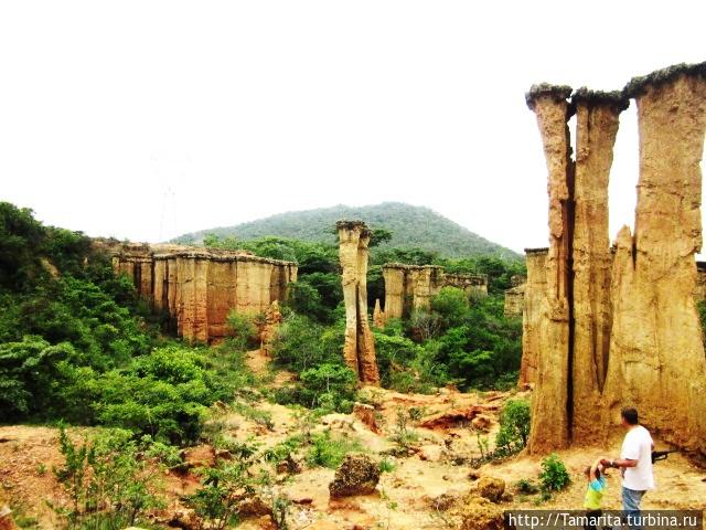 Камни ISIMILA STONE достойны удивления Иринга, Танзания