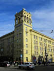 Видное здание в стиле Сталинской архитектуры на Комсомольском проспекте принадлежит компании Пермьэнерго