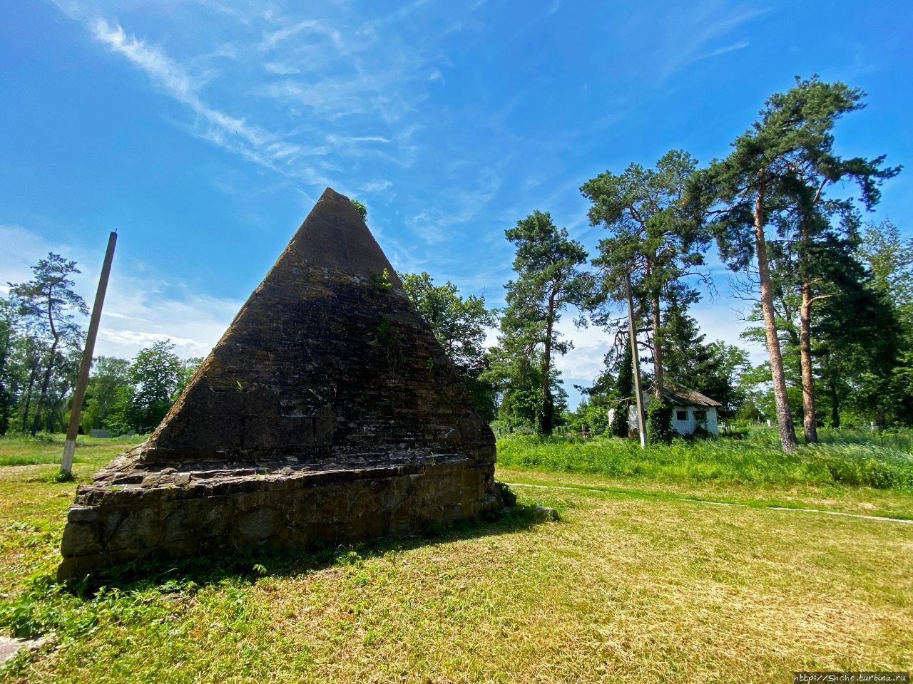 Пирамида-усыпальница Закревских Березовая Рудка, Украина
