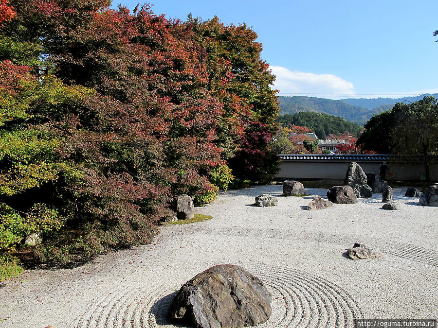 Сад храма Джисоин. Осень только начинается. Япония