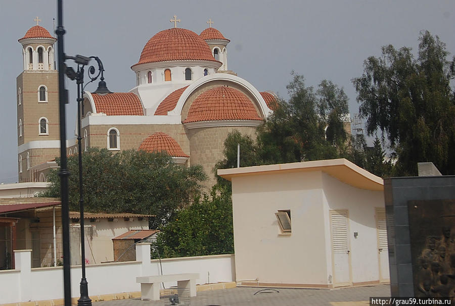 Новый храм Богородицы Лиопетри, Кипр