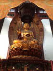 Статуя Будды в храме Линъ Инь в городе Ханчжоу.