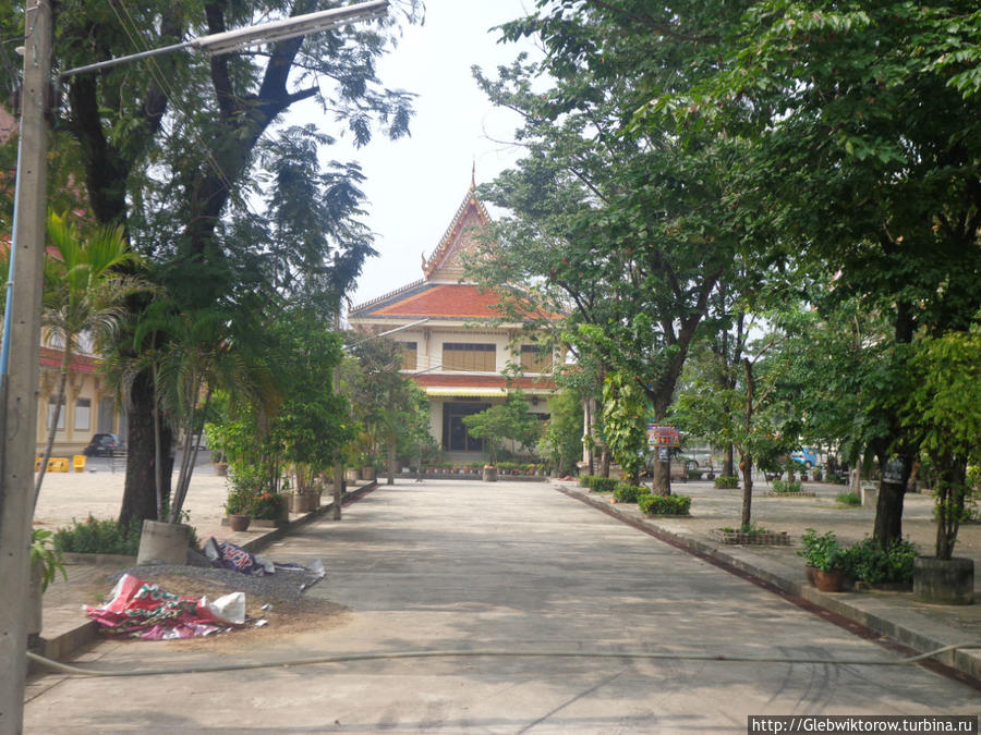 Прогулка у моста Рамы 4-го Пак-Крет, Таиланд
