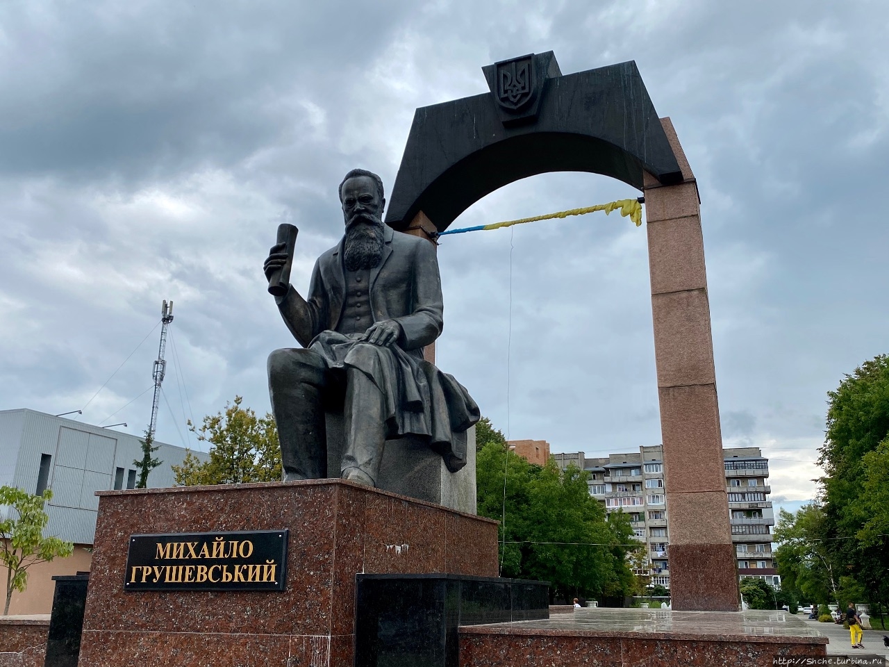 Памятник Михаилу Грушевскому Долина, Украина