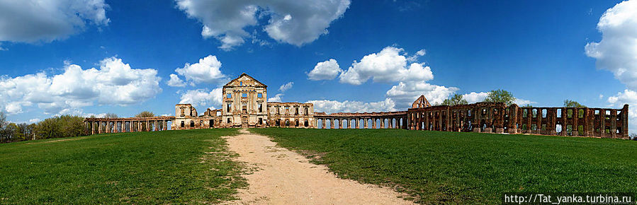 Развалины замка в п. Ружаны