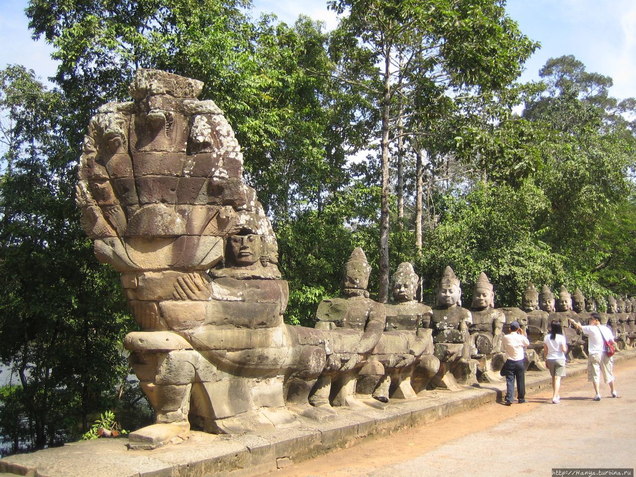 Южные ворота в Ангкор Том / South Gates of Angkor Thom