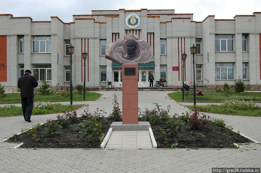 Памятник К.С. Петрову-Водкину / Monument of Petrov-Vodkin