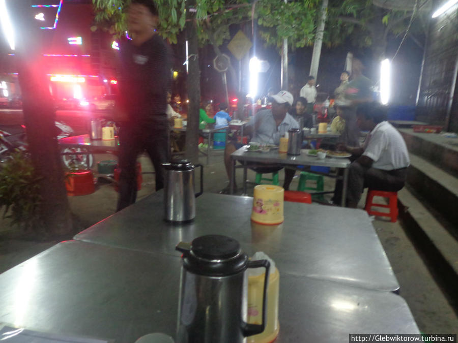 Street cafe Мандалай, Мьянма