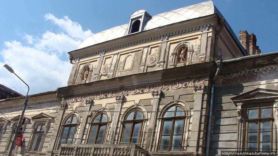 Старое здание в Кымпулунге Румыния
