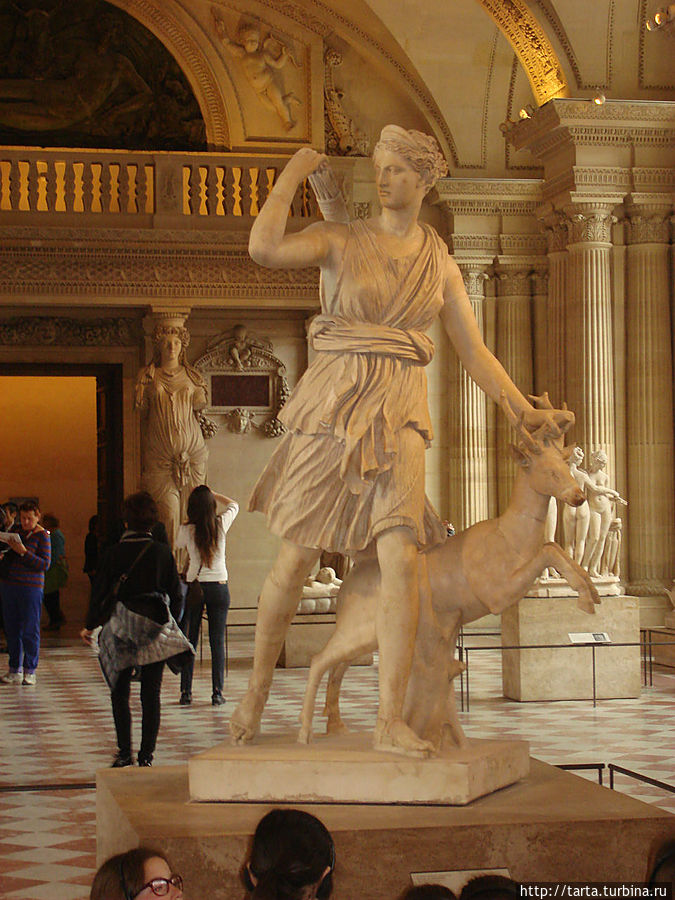Статуя Дианы де Пуатье, которая и в зрелые годы постоянно поддерживала хорошую физическую форму. Париж, Франция