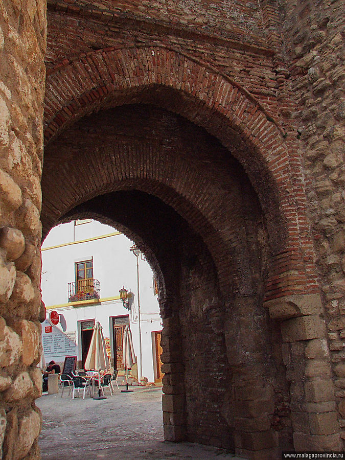 Ворота (Puerta de Almocabar), выходившие когда-то на иудейское кладбище Ронда, Испания