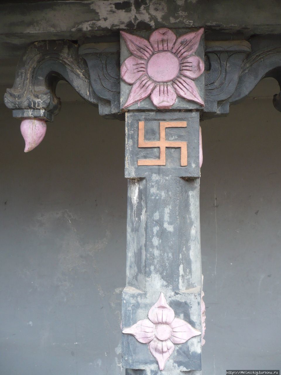 Индуистский храм Катиресан