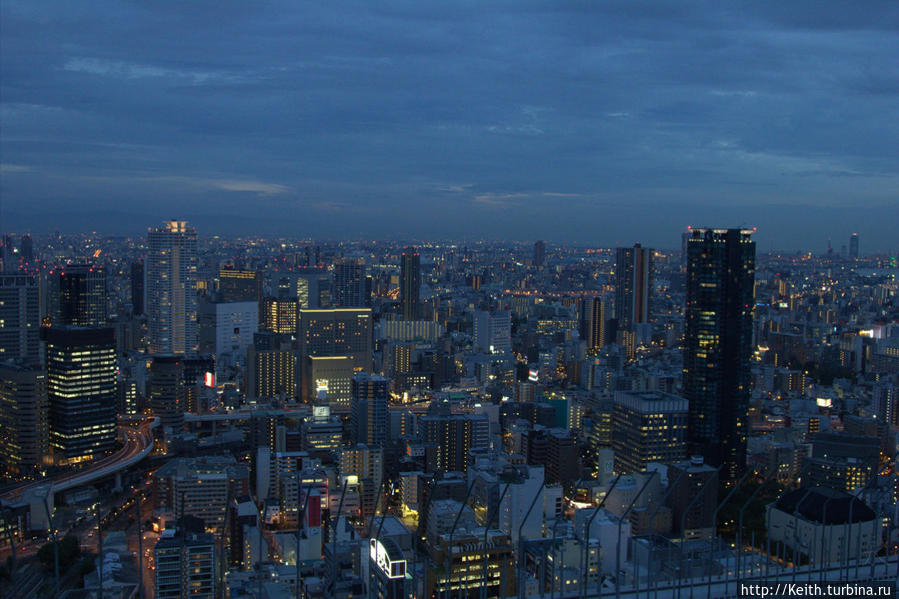 Вид с обзорной площадки Umeda Sky Building Осака, Япония