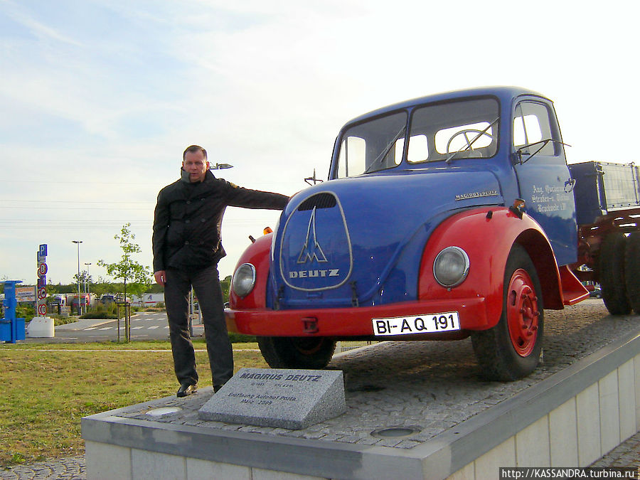 Памятник автомобилю Кёльн, Германия