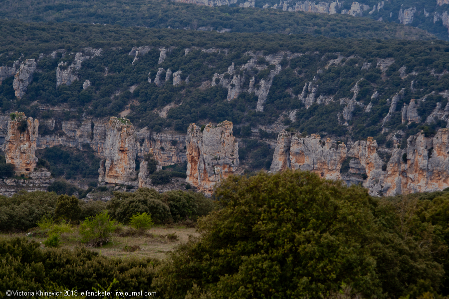 Эти скалы, что выглядят будто их вырезали откуда-то и специально туда поставили, просто великолепны. Кантабрия, Испания