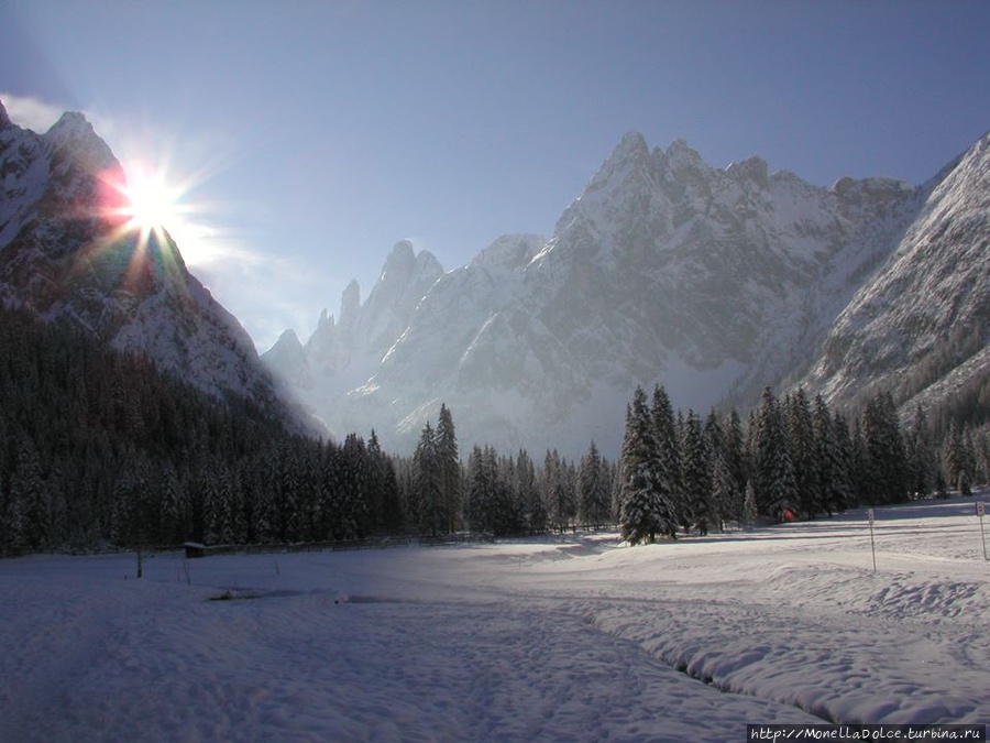 Сесто — Альпы Доломиты — декабрь 2013 Сесто, Италия