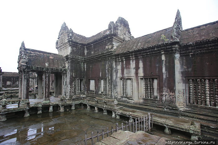 Западные ворота второго уровня Ангкор Вата