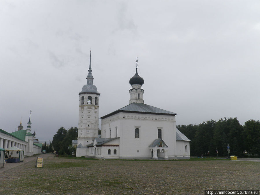Церковь Иоанна Предтечи на центральной площади Суздаль, Россия