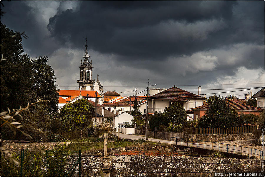 Деревня недалеко от города Валенса. Португалия. (Pueblo not far from Valenca. Portugal.) Валенса, Португалия