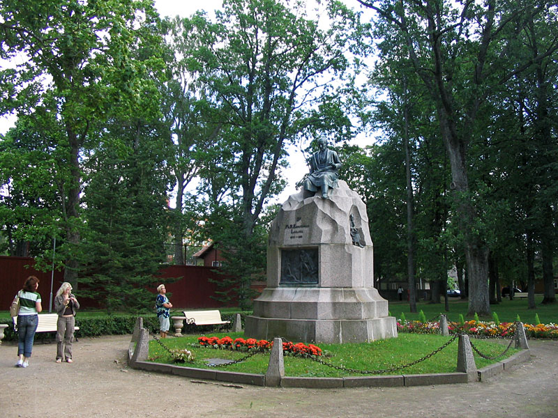 Памятник Крейцвальду Выру, Эстония