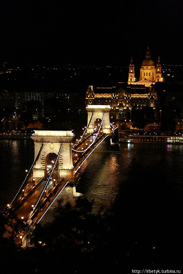 Иллюминация на набережной Дуная Будапешт, Венгрия