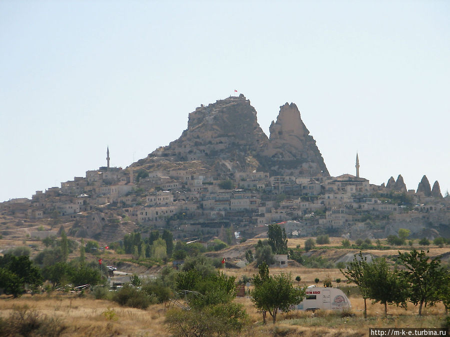 Вид на крепость со стороны Гереме Учхисар, Турция
