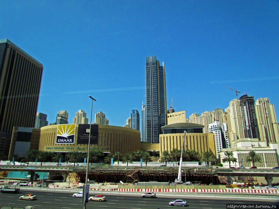 Дубай. На метро вдоль Джумейры Дубай, ОАЭ