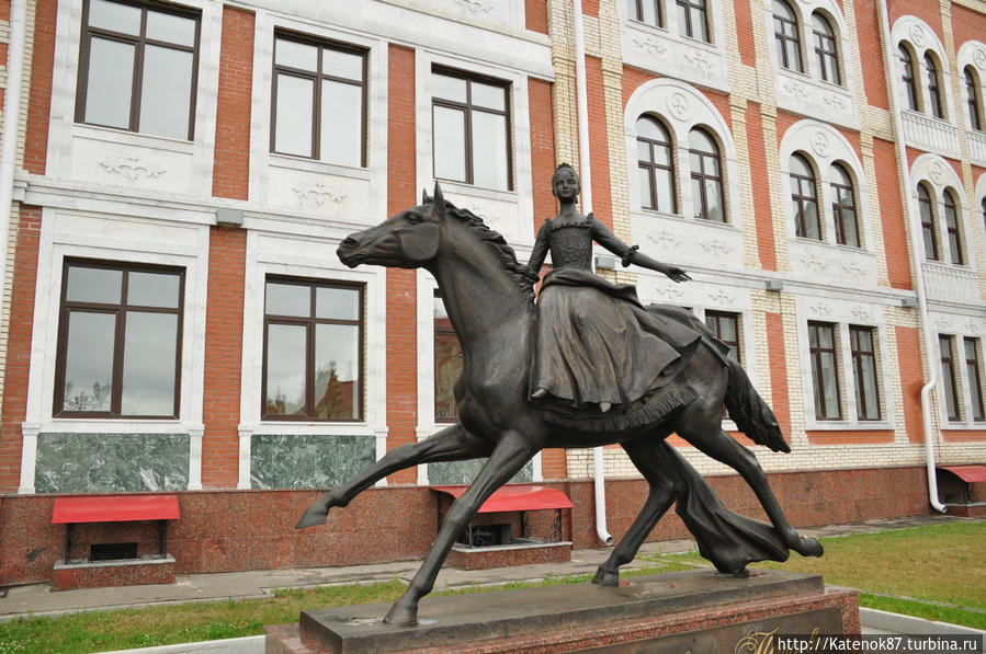 Памятник Елизавете Петровне Йошкар-Ола, Россия