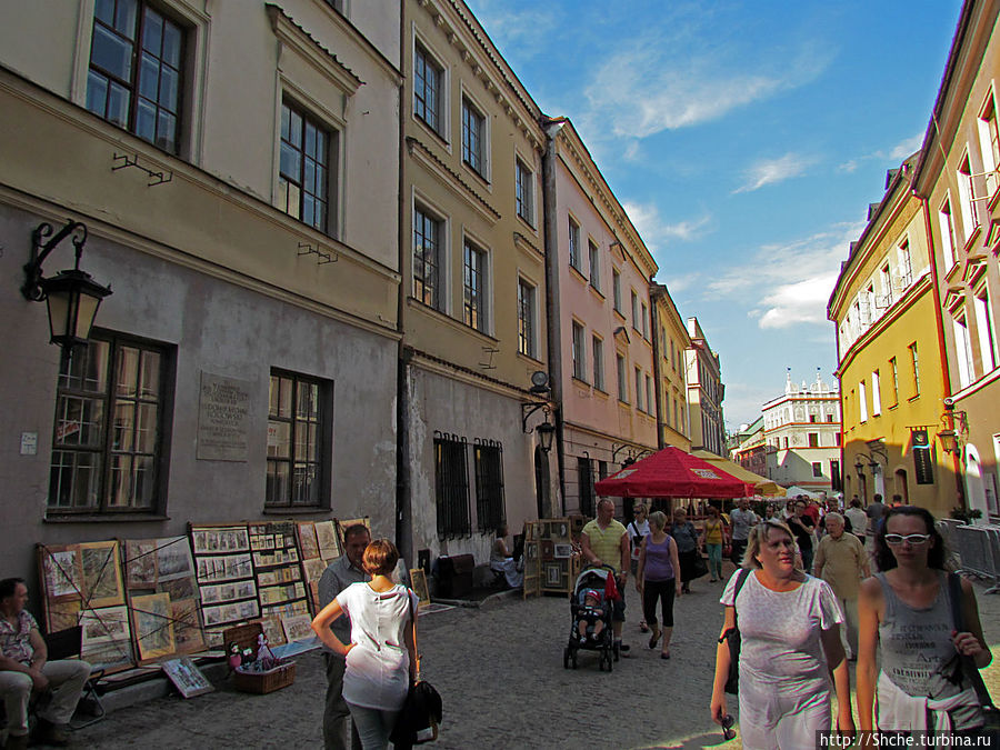 от сюда и Старый город не сразу выглядит так уж обшарпано Люблин, Польша