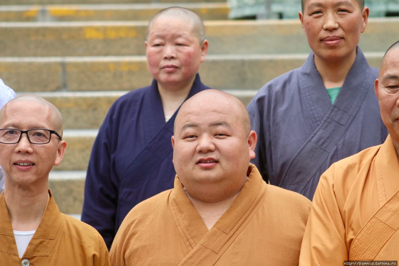 Зал десяти тысяч Будд / Grand Hall of Ten Thousand Buddhas