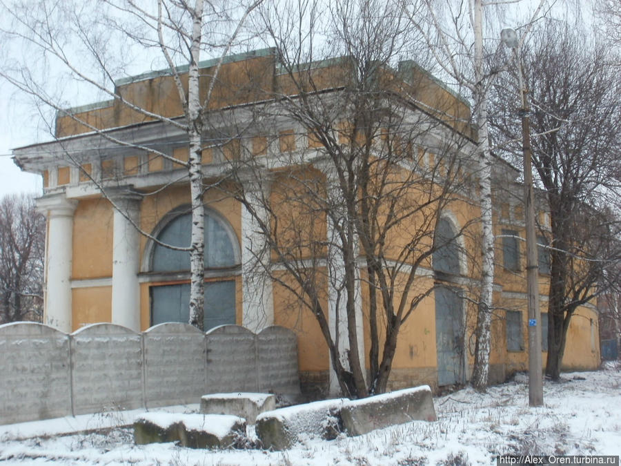 Уткина дача построена в 1790 году. Тогда это был господский дом усадьбы, территория которой простиралась до современного пр. Большевиков. Санкт-Петербург, Россия