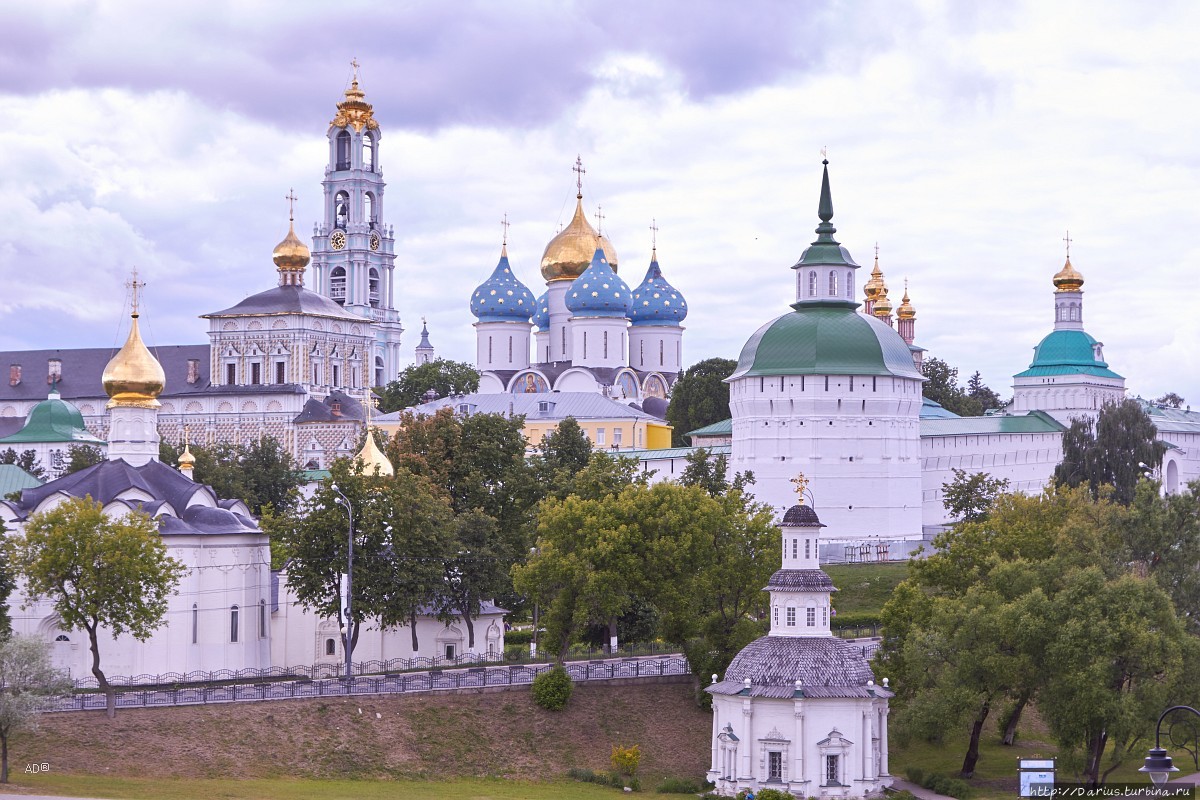 Свято-Троицкая Сергиева Лавра. Снаружи Сергиев Посад, Россия