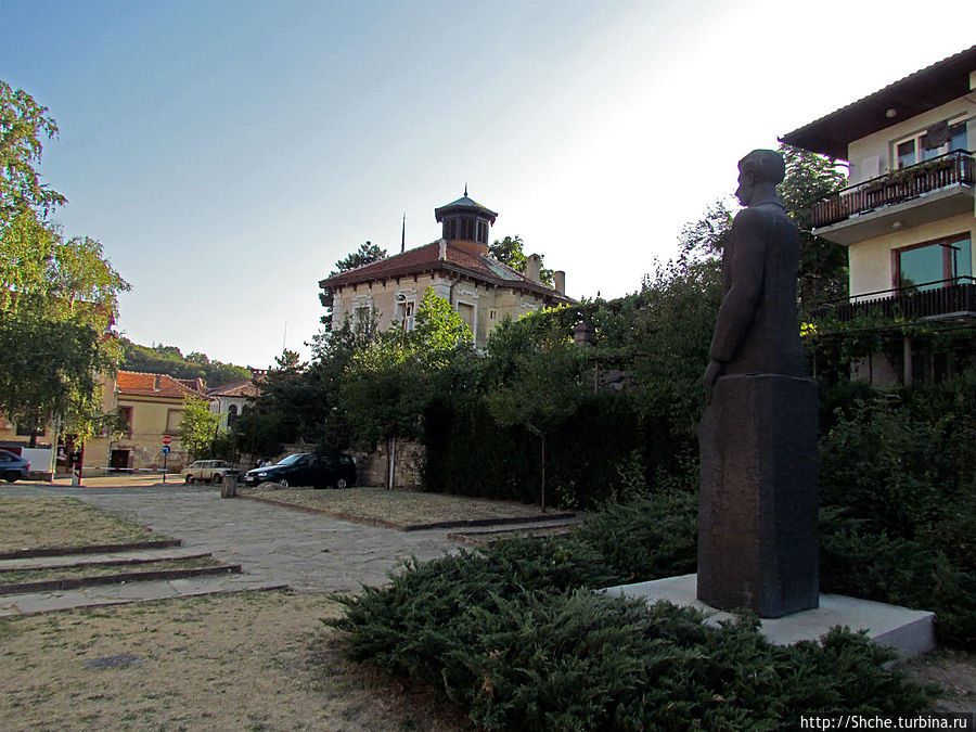 памятник нацю герою, одному из гайдуков Великое Тырново, Болгария