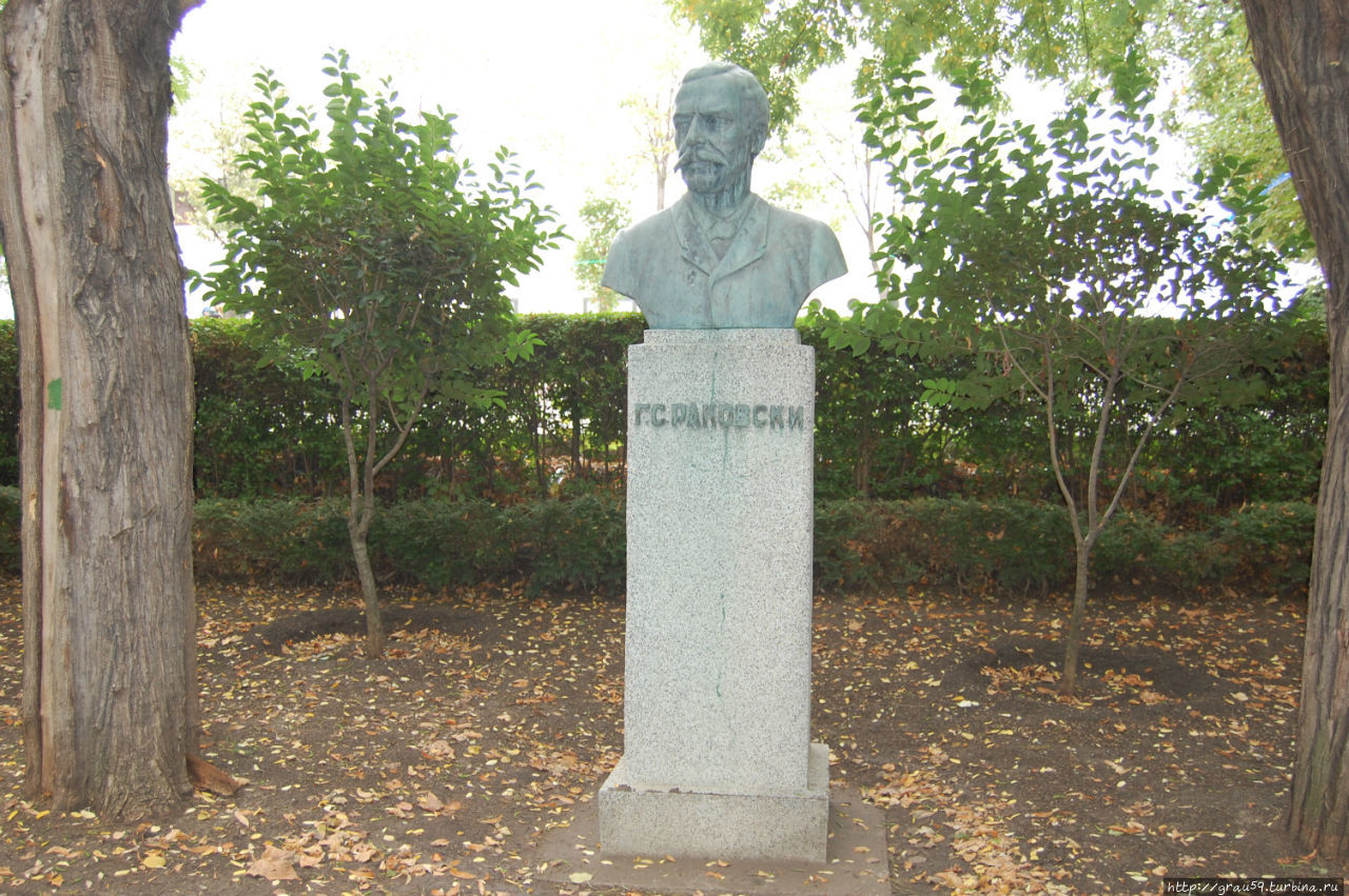 Памятник Г.С.Раковски Бургас, Болгария