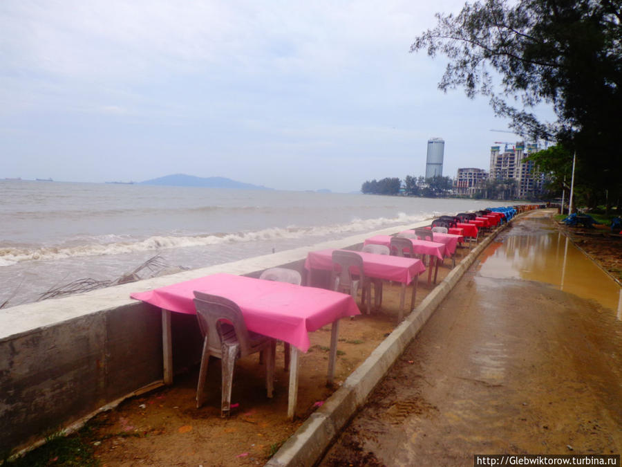 Городской пляж Кота-Кинабалу, Малайзия