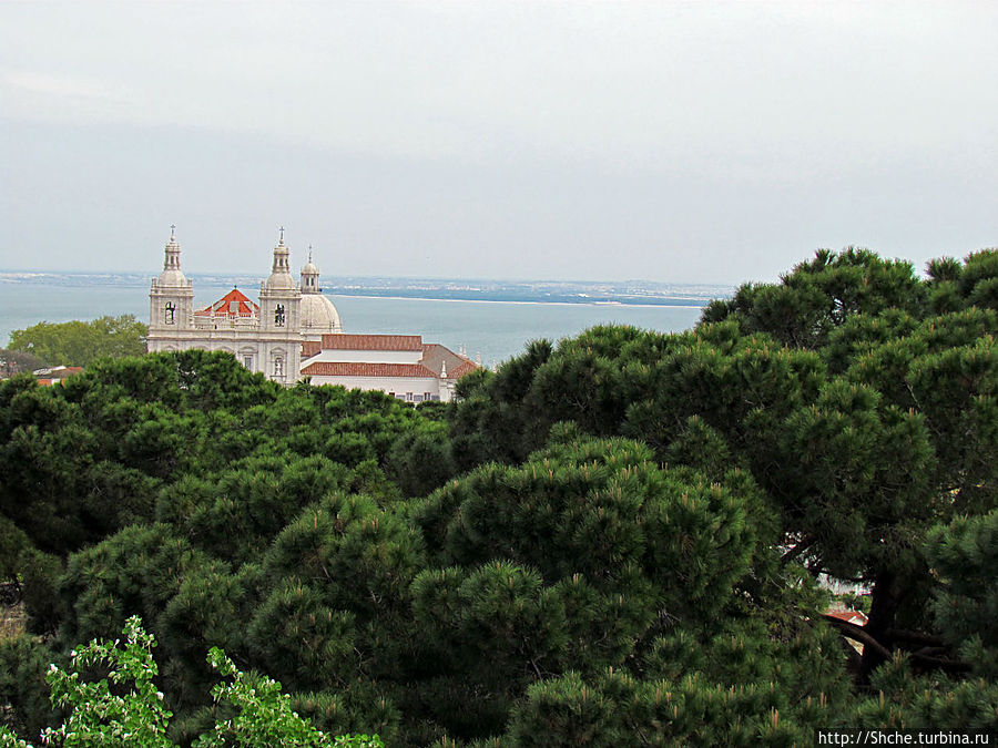 Собственно замок святого Георгия в одноименной крепости Лиссабон, Португалия
